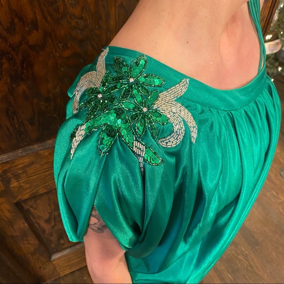 Hailey Logan by adrianna papell bright green sequin bead shoulder dress small - Picture 2 of 7